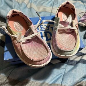 Toddler girl hey dudes 8c